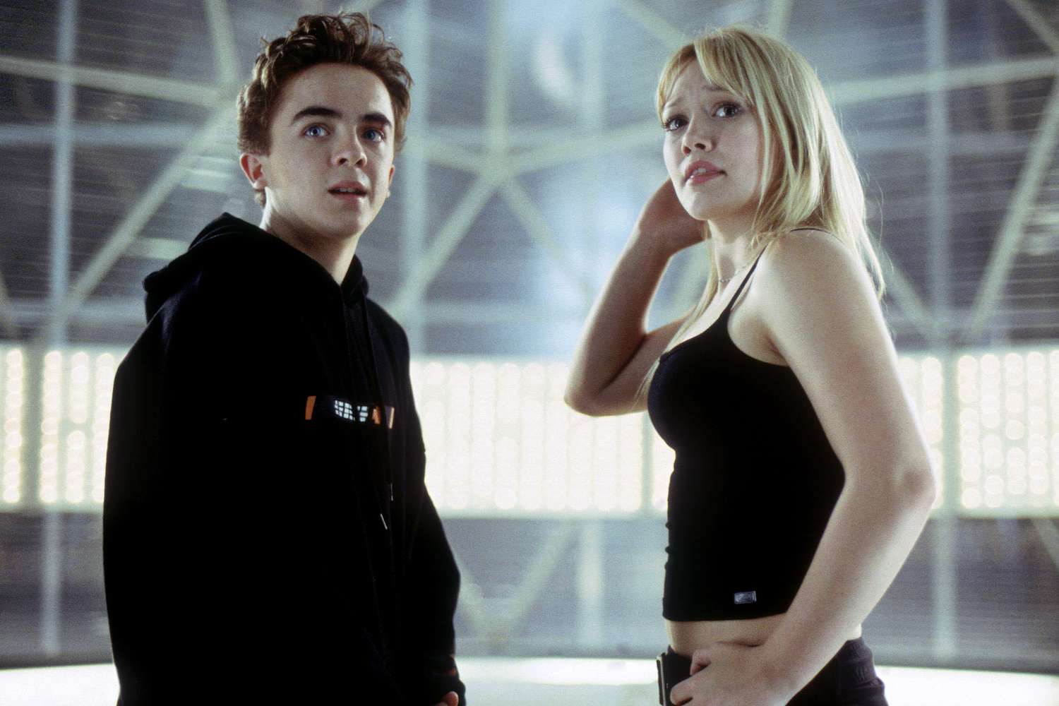 Frankie Muniz n’a plus parlé à Hilary Duff depuis ‘Agent Cody Banks’ à cause de sa mère !