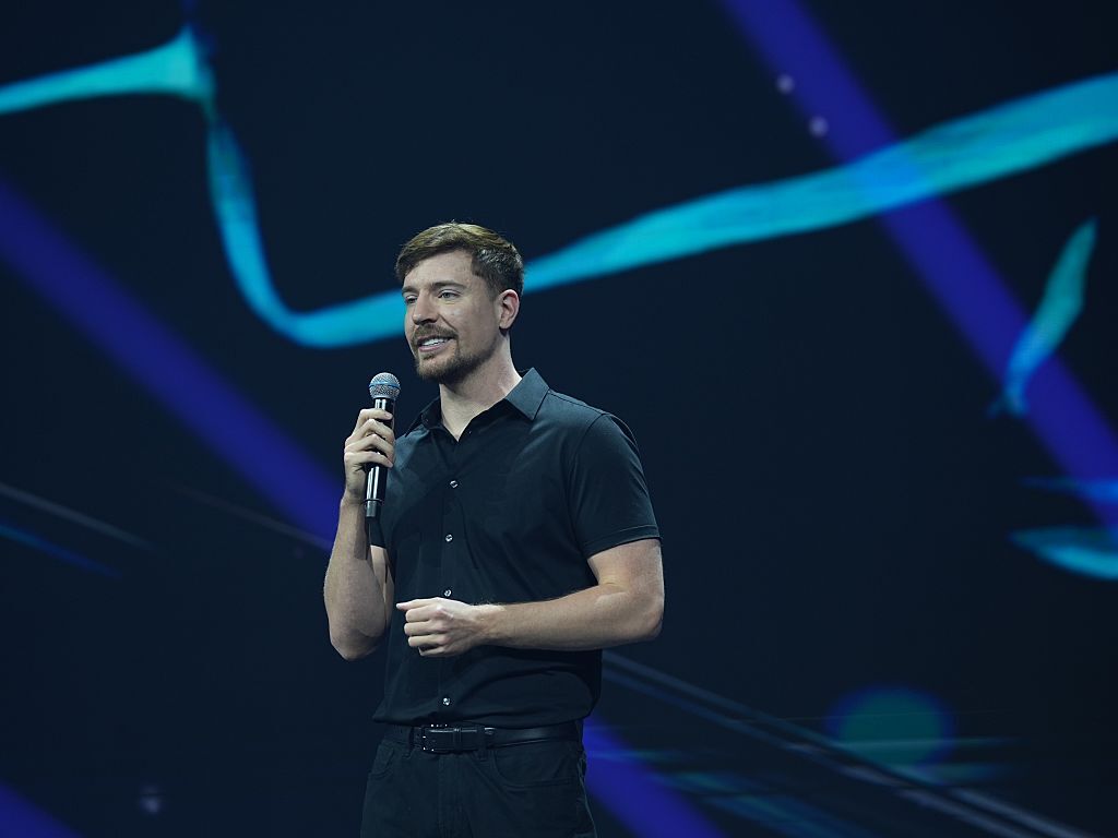 Mega-influenceur YouTube se tourne vers la banque et la crypto !