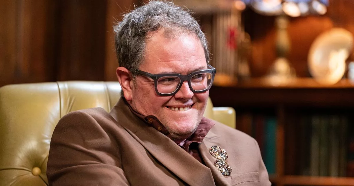 Alan Carr pressenti pour animer Danse avec les stars après son succès dans Celebrity Traitors