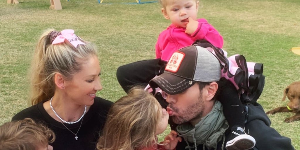 Anna Kournikova et Enrique Iglesias : ravis d’accueillir leur quatrième enfant dans un « chaos maîtrisé » !
