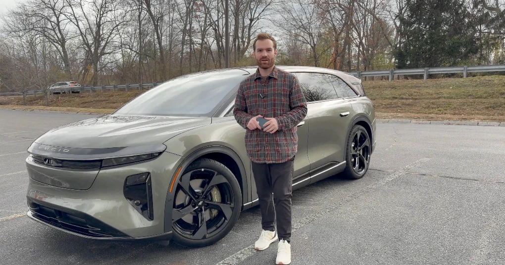 Avis d’un Influenceur Tesla sur le Lucid Gravity : Une “Excellente Voiture Électrique” mais sans Technologie Autonome