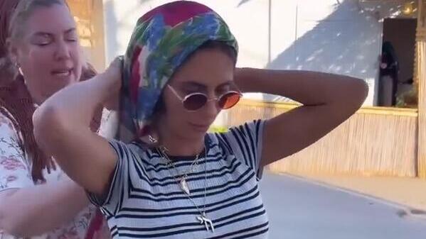 Influenceuse juive américaine Lizzy Savetsky fait sensation avec son foulard viral