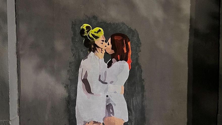 Baiser enflammé d’Amaia Montero et Leire Martínez à Pamplona
