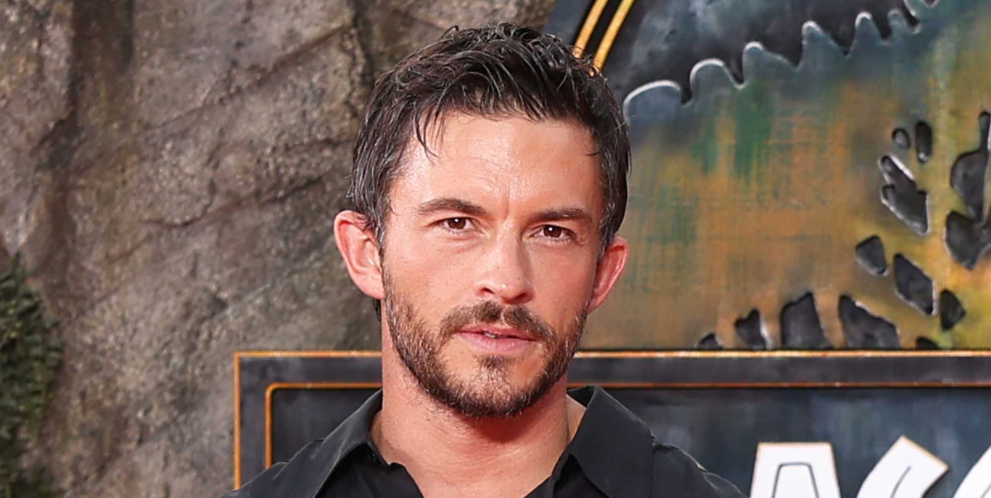 Clip sexy de Jonathan Bailey refait surface après sa victoire du titre homme le plus sexy de la planète !