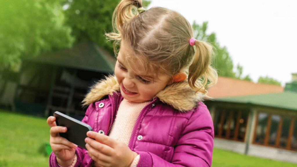 Danemark interdit les réseaux sociaux aux moins de 15 ans pour préserver le bien-être numérique des enfants !