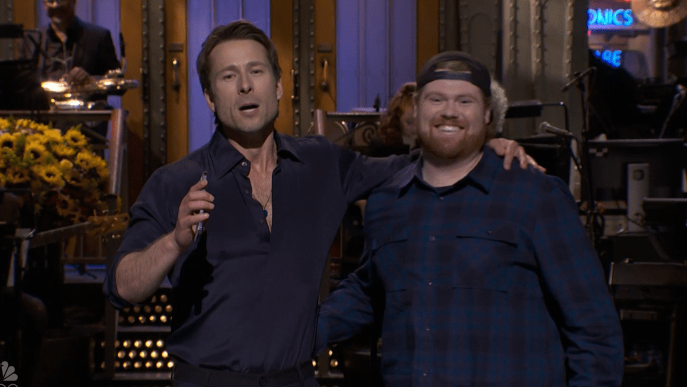 Glen Powell Pimente son Monologue de SNL avec son Chauffeur UPS