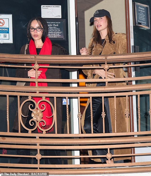 Hailey Bieber et Zoe Kravitz se font une soirée entre filles avant les 29 ans de Hailey !