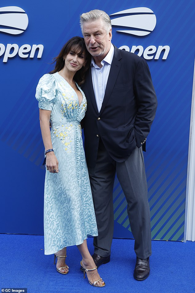 Hilaria Baldwin, 41 ans, raconte comment elle et Alec, 67 ans, gèrent leur mariage avec une différence d’âge en thérapie.