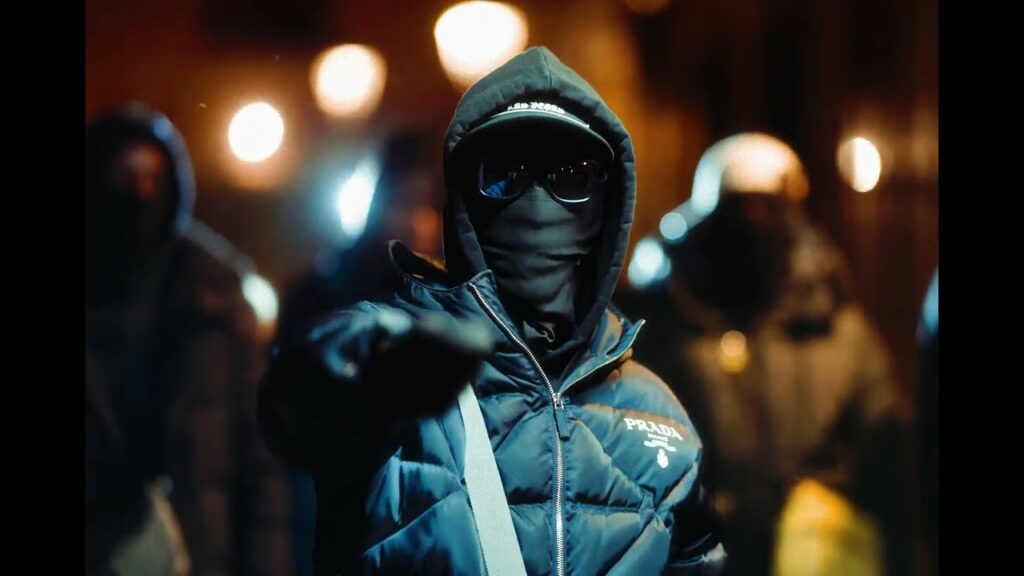 KLM - 100K : Découvrez le Clip Officiel qui Va Vous Éblouir !