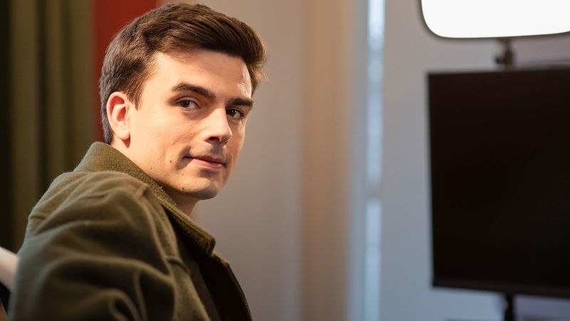 Le YouTuber de 26 ans qui révolutionne le journalisme français