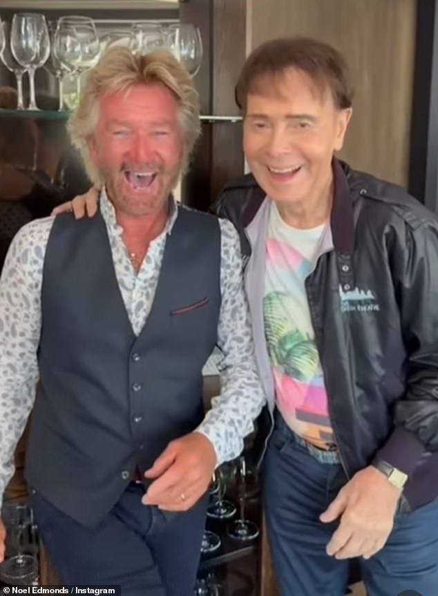Noel Edmonds et Cliff Richard : retrouvailles de 25 ans et un âge surprenant en Nouvelle-Zélande !