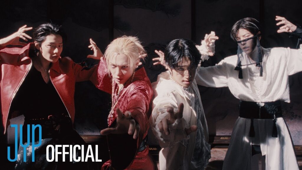 Stray Kids : Plongez dans l'univers captivant de '신선놀음 (DIVINE)' - Le M/V à ne pas manquer !