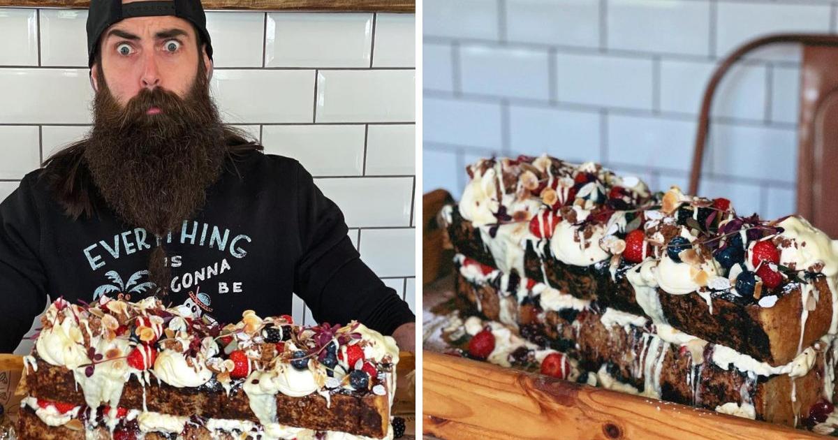 YouTuber relève le défi du French toast d’Oldham de 3,5 kg !