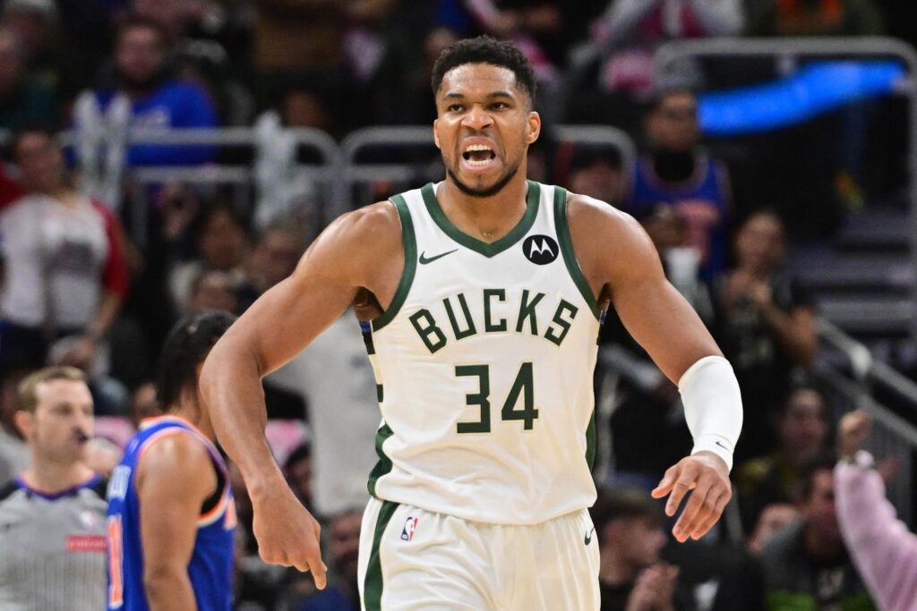 La Véritable Raison Pour Laquelle Giannis Antetokounmpo A Effacé Les Bucks De Ses Réseaux Sociaux !