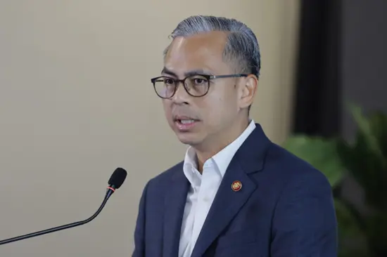 Le gouvernement malaisien interdit les réseaux sociaux aux moins de 13 ans, annonce le ministre des Communications