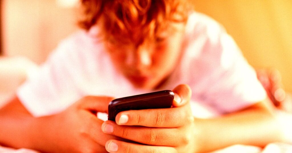 Les Réseaux Sociaux Dévastent le Cerveau des Enfants, Une Nouvelle Étude Révèle !