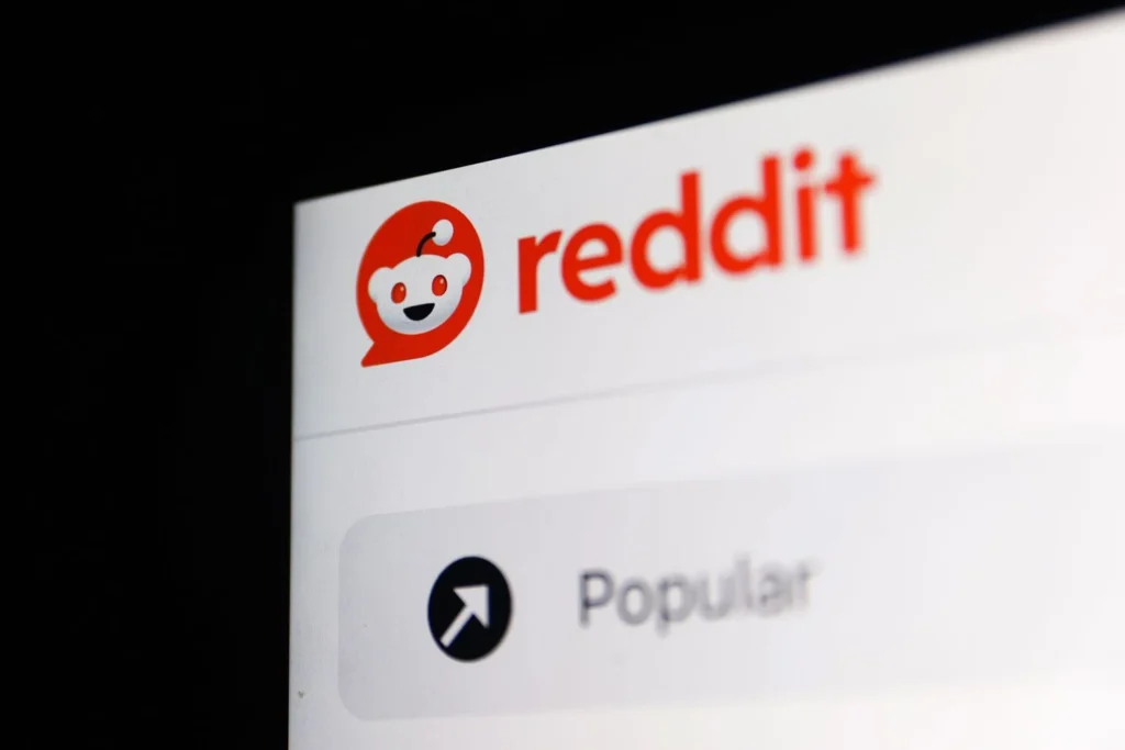Reddit attaque l'Australie pour interdire les réseaux sociaux aux enfants !