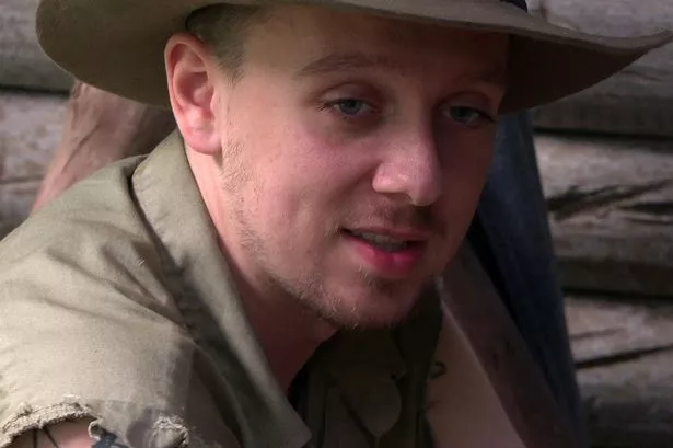 Surprise émotive pour Aitch à la sortie de la jungle !
