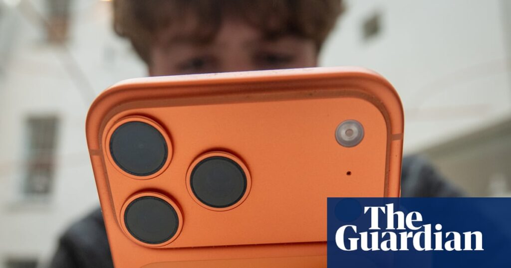 Un adolescent de 15 ans réussit le test d'âge visuel de Snapchat avant l'interdiction totale des réseaux sociaux en Australie !