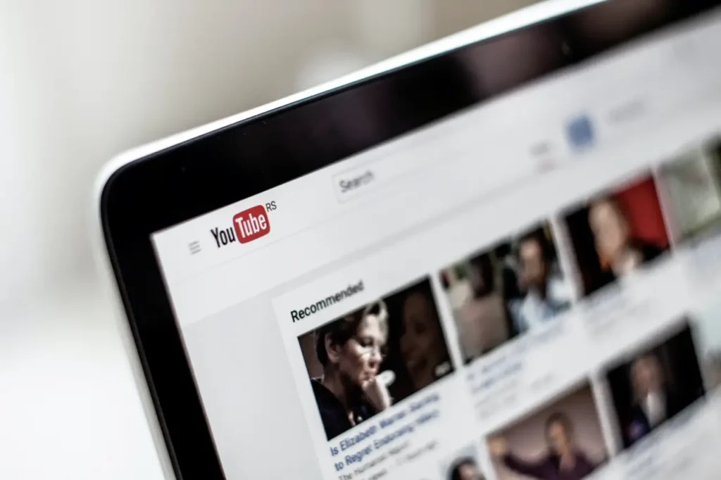 YouTube impose une interdiction des réseaux sociaux pour les adolescents en Australie !