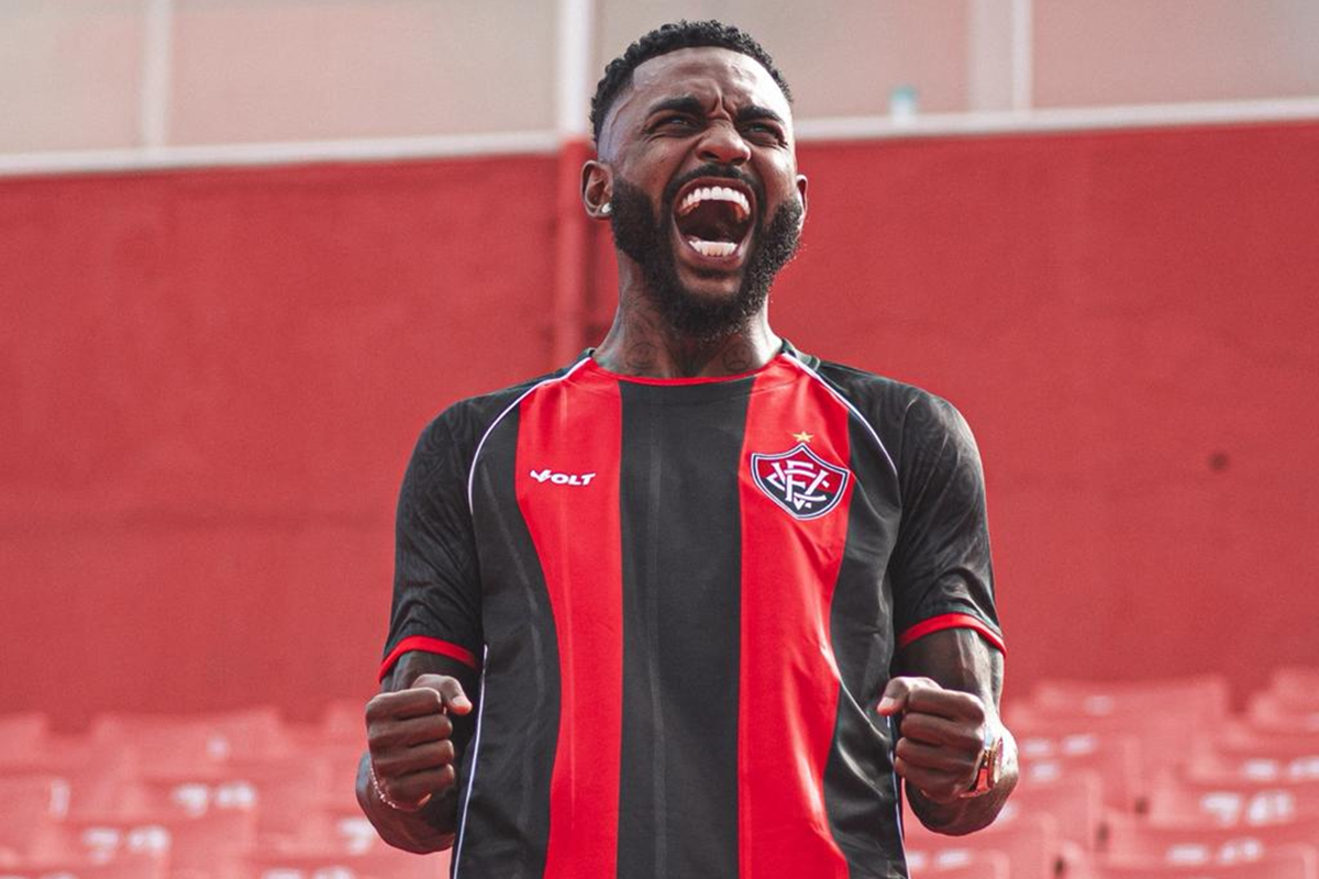Nouveau maillot pour 2026 : des listras verticales qui font débat parmi les supporters !