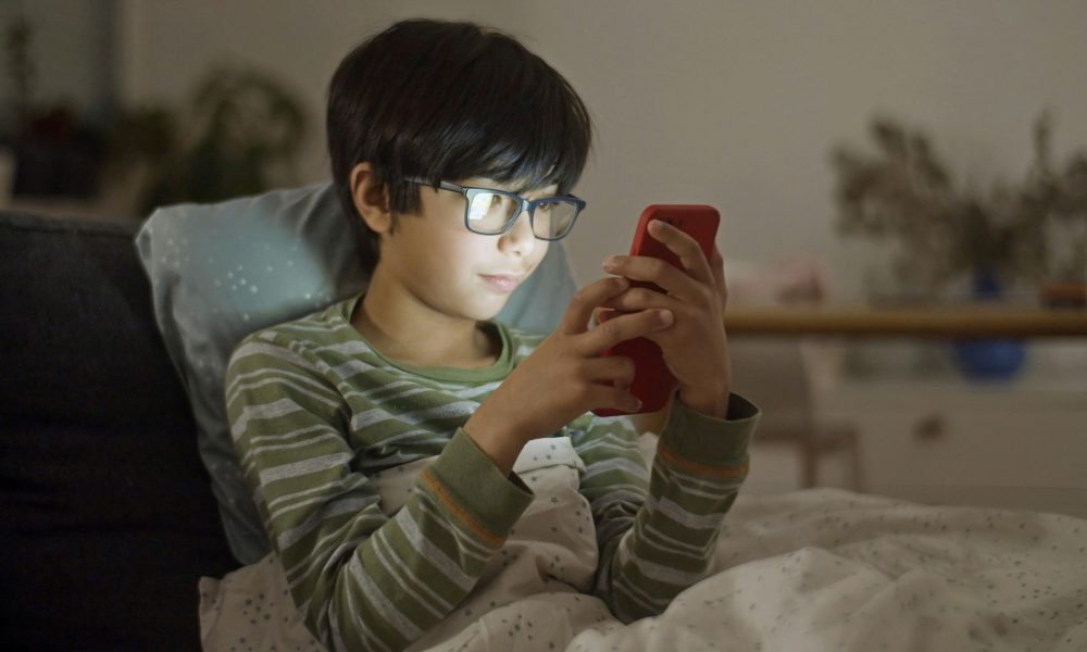 Un projet de loi au Sénat propose d’interdire les réseaux sociaux aux moins de 16 ans !