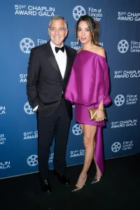 Amal Clooney opte pour Balenciaga au Gala du Prix Chaplin 2026