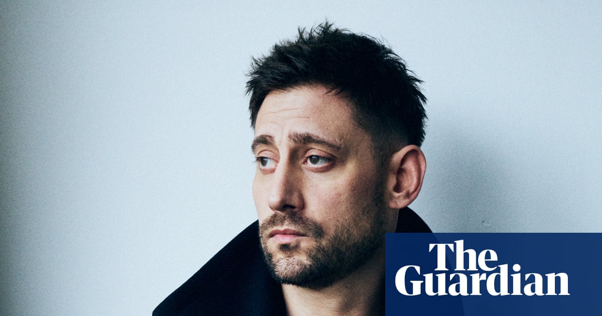 Des instants de stress : Michael Socha évoque This Is England, sa barbe hachurée et son nouveau thriller de casino détonnant, The Cage