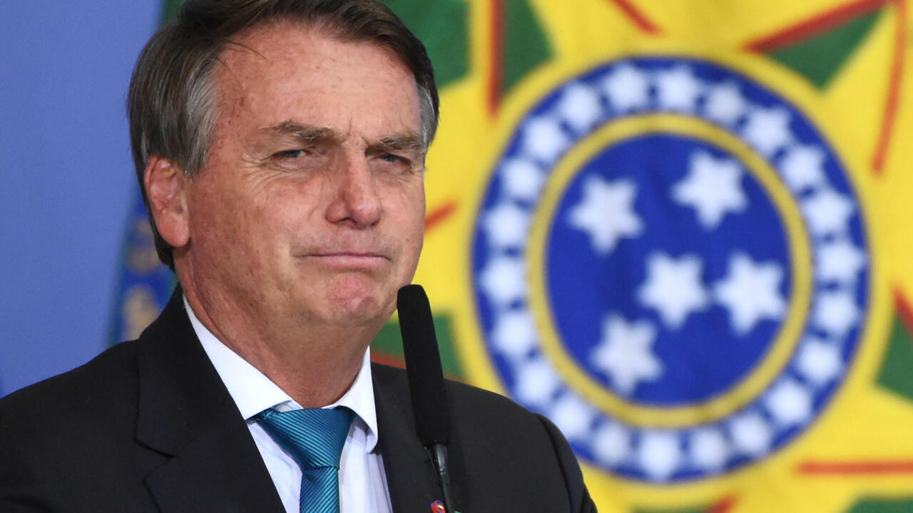 Facebook et YouTube retirent la vidéo de Bolsonaro sur les vaccins mensongers