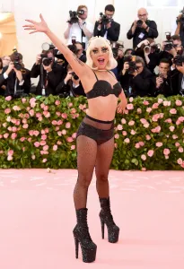 Les Moments de Chaussures les Plus Audacieux des Célébrités à la Met Gala