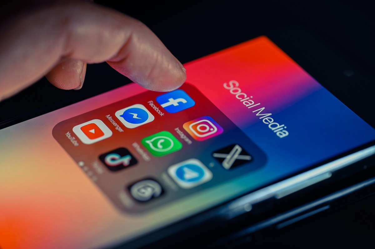 Les arnaques sur les réseaux sociaux ont fait perdre 2,1 milliards de dollars aux consommateurs en 2025, révèle la FTC