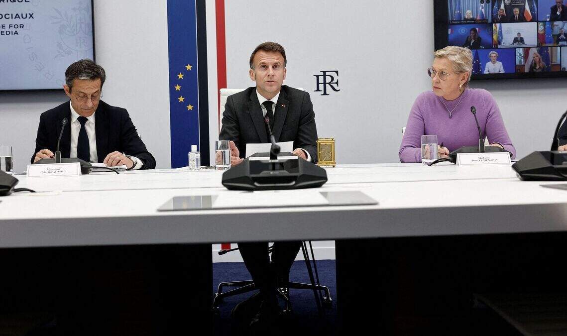Macron appelle à une Europe unie pour encadrer les réseaux sociaux des jeunes