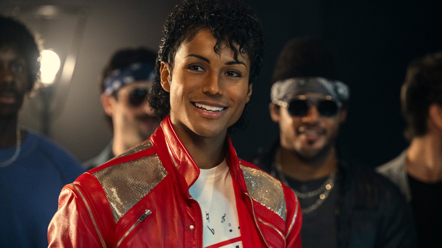Réalisateur du biopic de Michael Jackson : des millions versés après des reshoots éliminant les abus