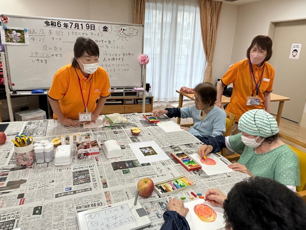 Réseaux sociaux : un défi aussi complexe pour les seniors japonais que pour les seniors coréens !