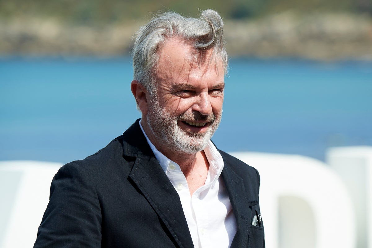 Sam Neill donne des nouvelles de sa santé quatre ans après son combat contre le cancer.
