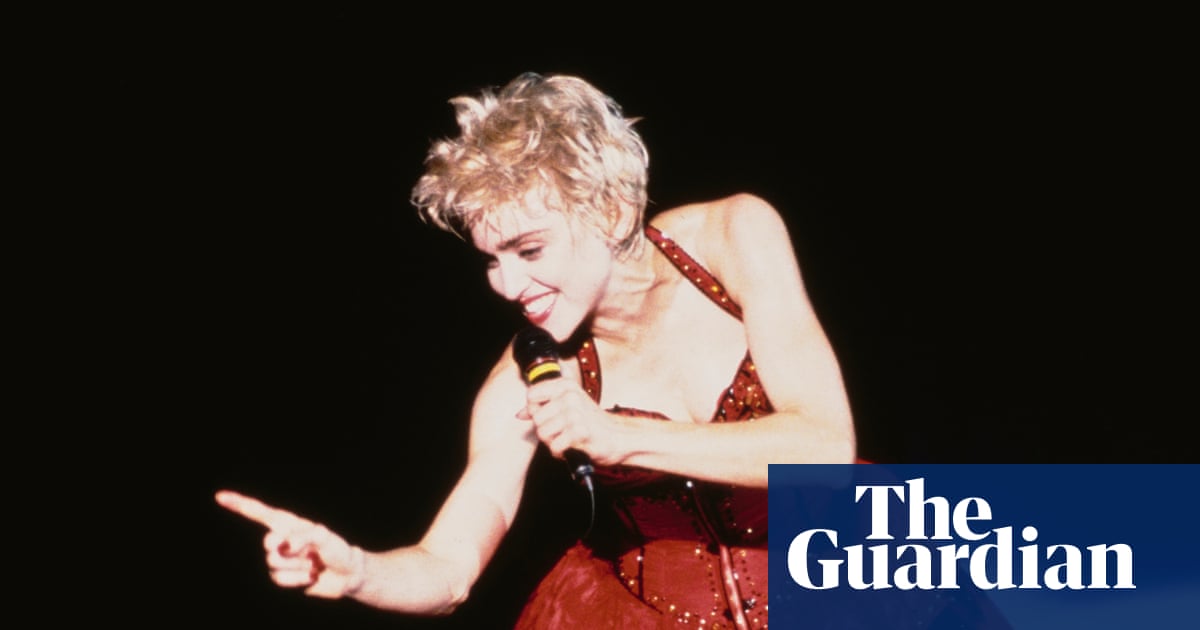 Vengeance de Lily Allen, Dorothy de Harry Styles et T-shirt de Debbie Harry : 20 robes de scène incontournables !