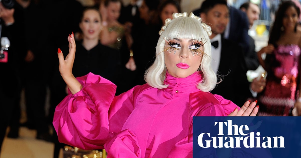 Omelettes, robes et messages politiques : les looks inoubliables du Met Gala