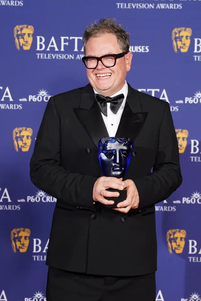 Un coup dur : Le pet d’Imrie aux Baftas fait du bruit