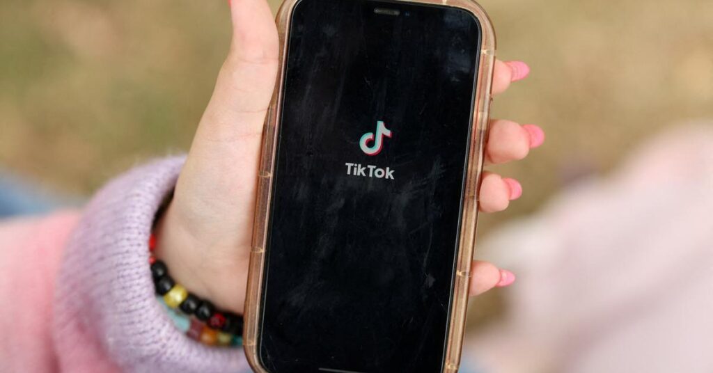 Bruxelles menace de sanctionner TikTok pour avoir exposé les mineurs à des prédateurs potentiels